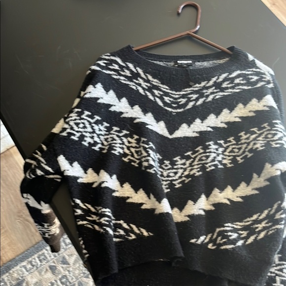 Express Sweaters - Express Black and White vintage Patterned Sweater Size M - so. warm.